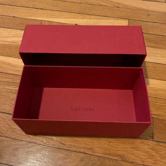 Valentino sunglass case with box and soft drawstring bag - Picture 2 of 8